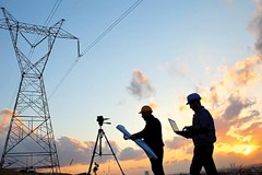 برق در تنگنای نقدینگی و قیمت‌گذاری دستوری